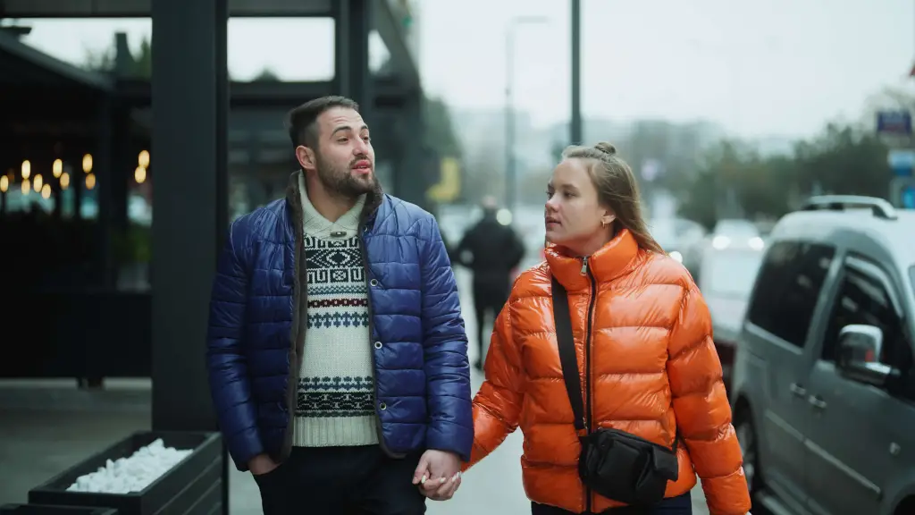 Mies ja nainen untuvatakeissa